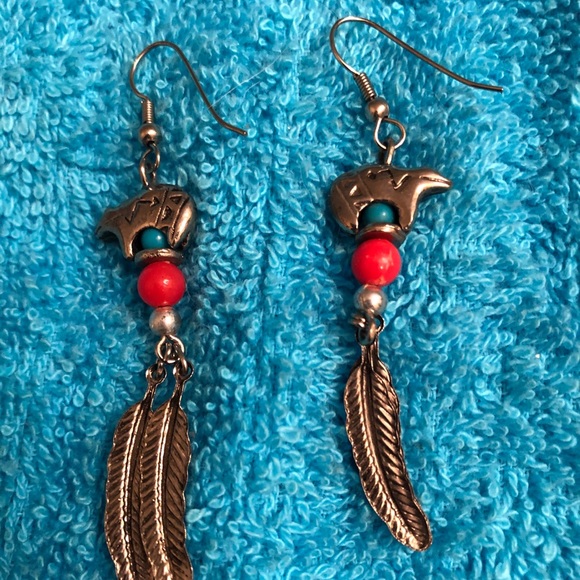 Vintage bear feather earrings from Indian reservat - Picture 1 of 1